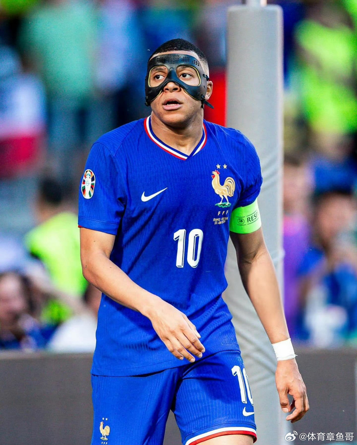 圣埃蒂安主帅：哈兰德将对阵姆巴佩在挪威几乎是全民话题（圣埃蒂安主帅：哈兰德与姆巴佩的对决在挪威掀起全民热议）