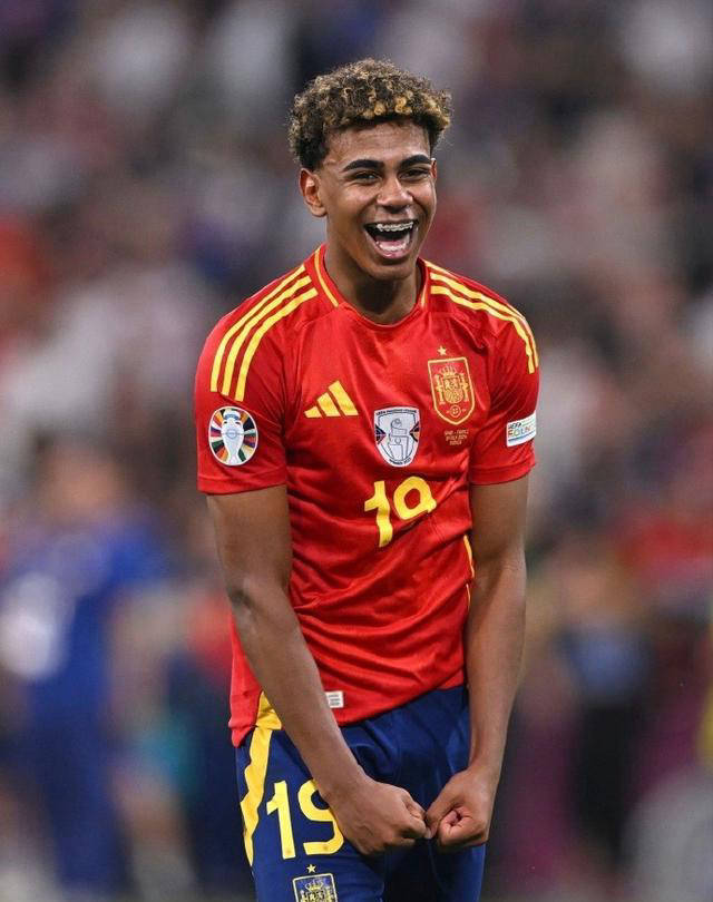 ESPN：维尼修斯续约谈判可能世界杯后重启，皇马内部保持乐观（ESPN：维尼修斯续约谈判或推迟至世界杯后，皇马仍持乐观态度）