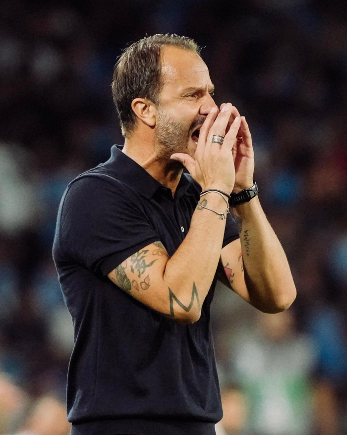 海廷加：奥斯梅恩和伊布、德罗巴一样强大，始终是一个威胁（海廷加：奥斯梅恩与伊布、德罗巴同级，始终充满威胁）