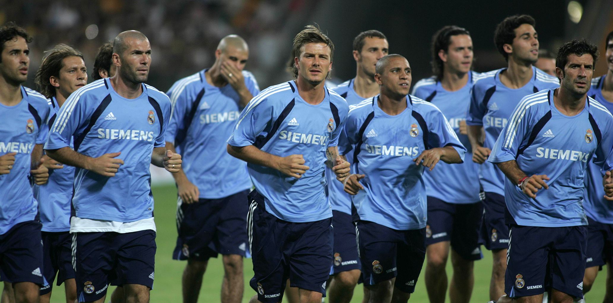 斑马队长，洛卡特利达成尤文生涯200场里程碑（洛卡特利佩戴队长袖标，迎来尤文生涯第200场里程碑）