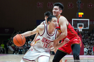 云南玉昆官方：与队长赵宇豪、中国香港球员徐宏杰完成续约（云南玉昆官宣与队长赵宇豪、中国香港球员徐宏杰续约）