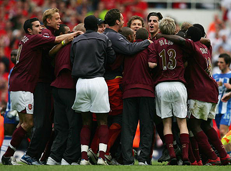 中超比赛精彩回放：上海海港绝杀瞬间,（中超精彩集锦：上海海港压哨绝杀瞬间）