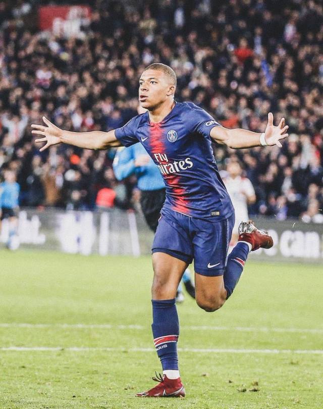 恩比德单节怒砍14分，三节33分已刷新赛季新高（恩比德单节轰下14分，三节33分刷新本季个人新高）