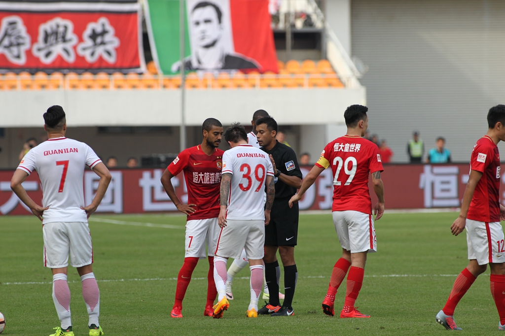 德乙半场：埃布努塔利布点射破门，艾禾斯堡暂1-0明斯特（德乙半场战报：埃布努塔利布点球命中，艾禾斯堡暂以1-0领先明斯特）