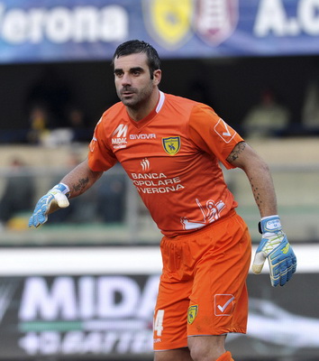 FM26逆天Bug，外场球员“闪现”至门前挡出对方主罚的点球（FM26离谱漏洞：外场球员瞬移到门前封出对手点球）