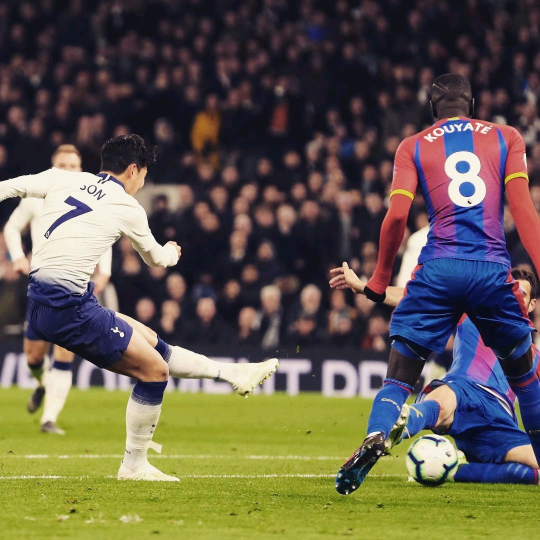 澳超半场：维尔格斯空门破僵，墨尔本胜利暂1-0阿德莱德联（澳超半场战报：维尔格斯空门先拔头筹，墨尔本胜利暂以1-0领先阿德莱德联）