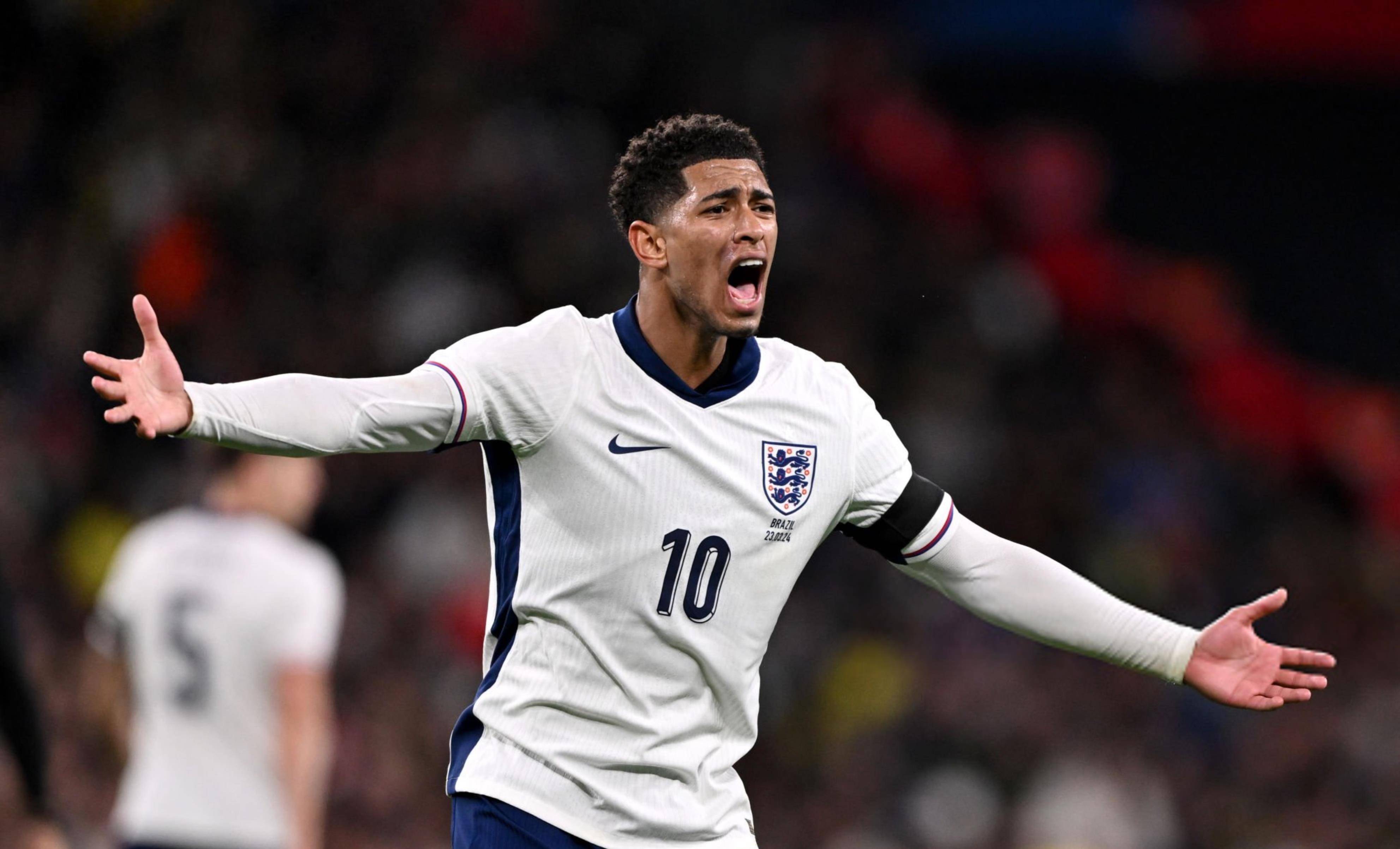 曼联可能在夏季签下安德森，但冬季转会窗口未有进展，转会市场竞争激烈。（转会竞争激烈：曼联冬窗无进展，夏季或签下安德森）