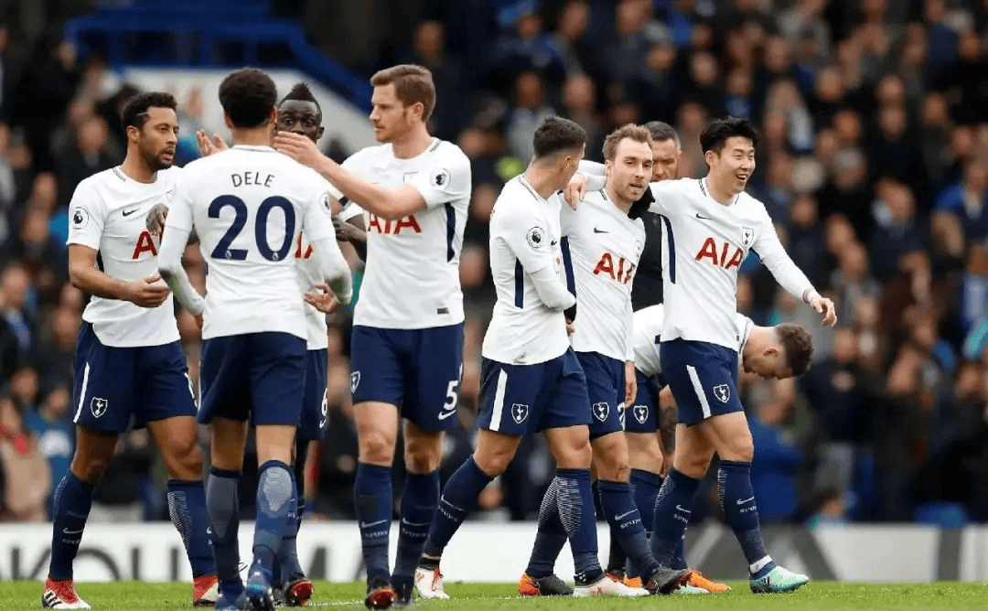 球星带球突破造成杀伤，全场欢呼（球星强突撕裂防线，引爆全场欢呼）