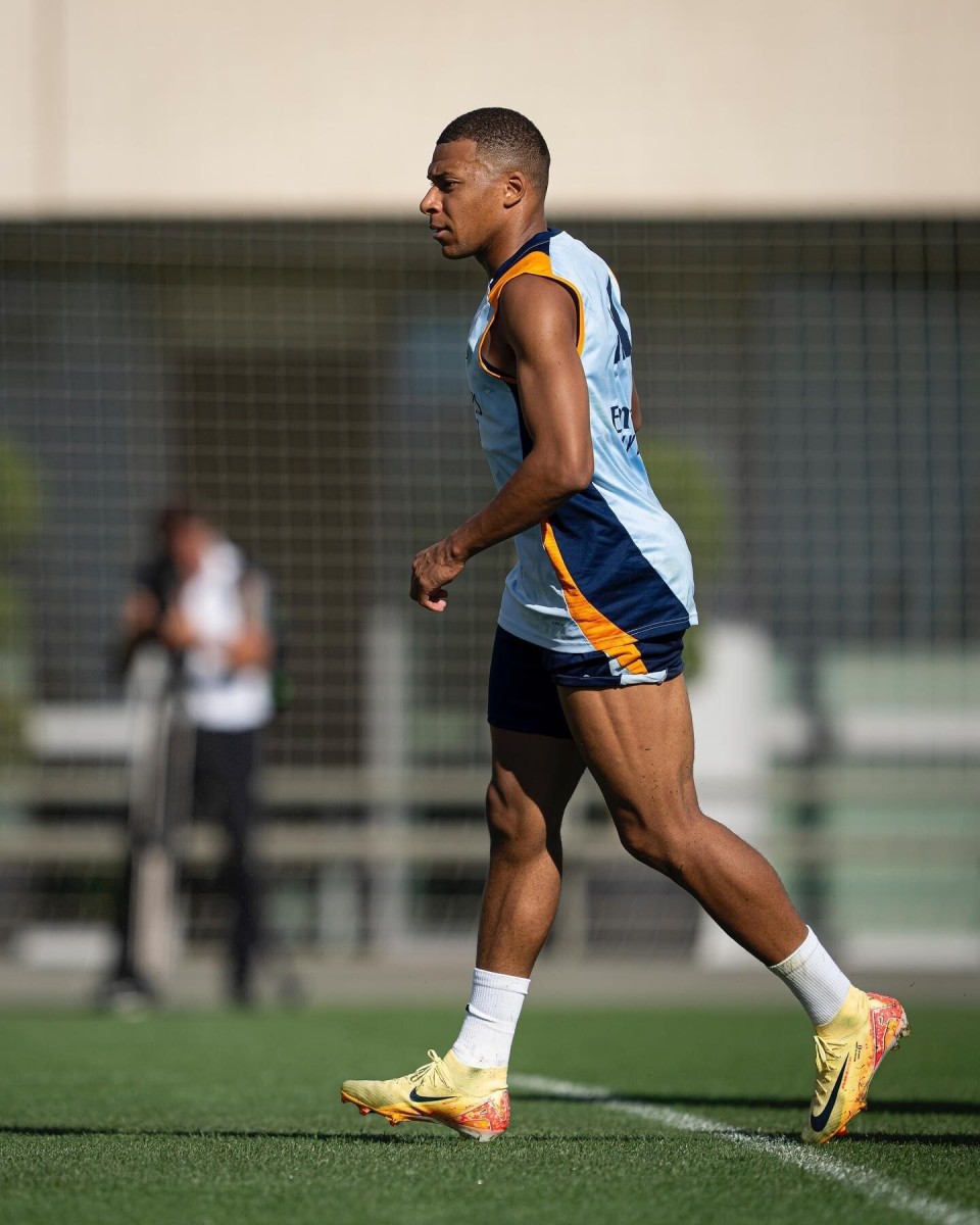 跟队：曼联认为仍具备竞争力签塞门约，球员对加盟持开放态度（队记：曼联自信仍具竞争力引进塞门约，球员对加盟持开放态度）