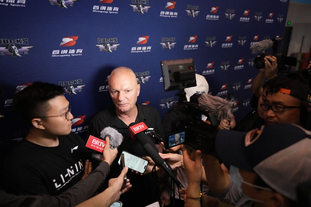 TA跟队：皇马内部针对阿隆索去留有两种不同声音（TA随队报道：皇马内部就阿隆索去留意见不一）